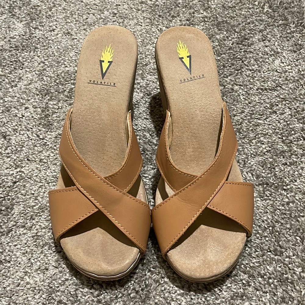 Wedge slip on. Pre-owned. Great condition